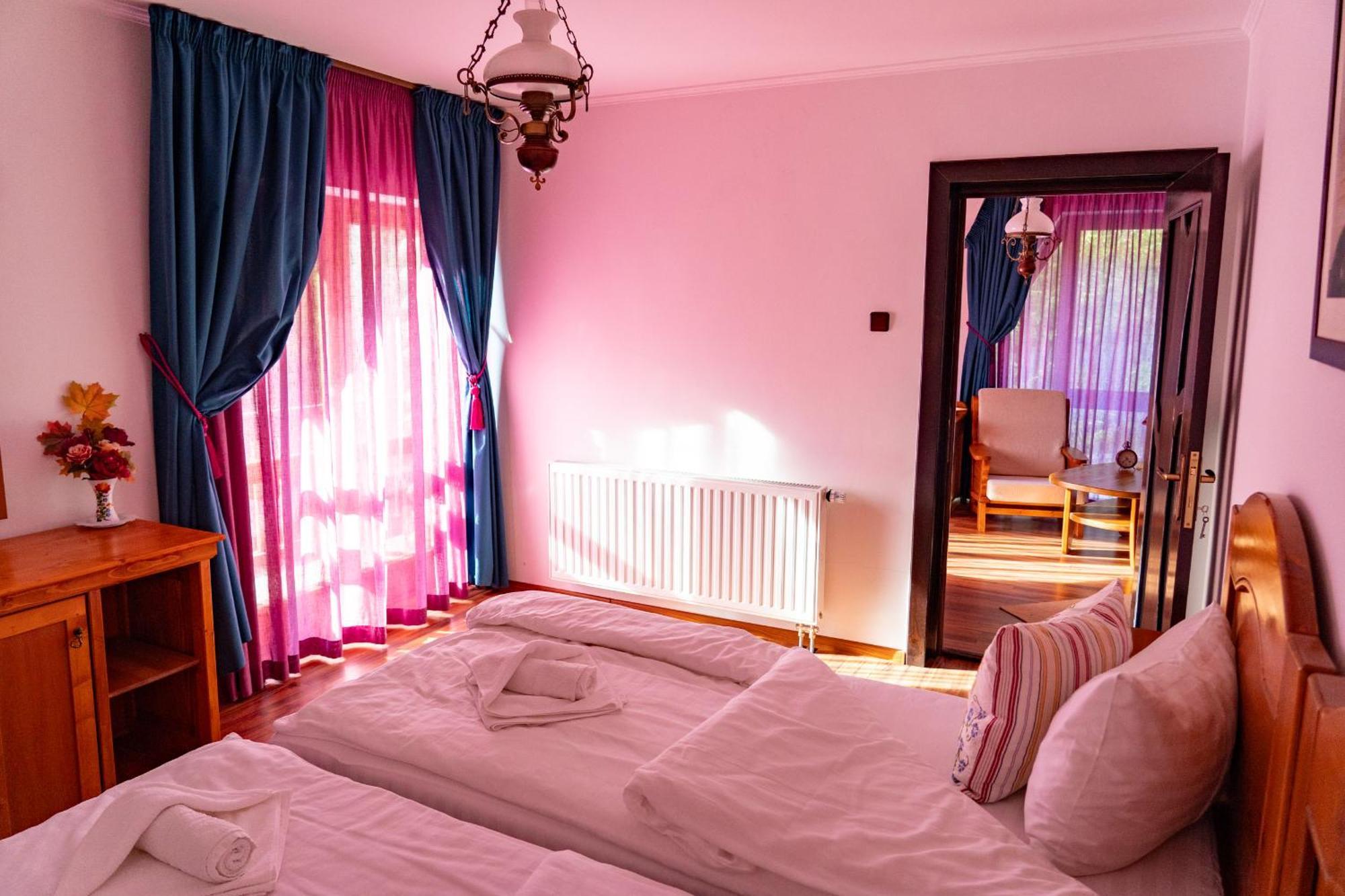 5.Evszak Hotel Sfantu Gheorghe  Exterior photo