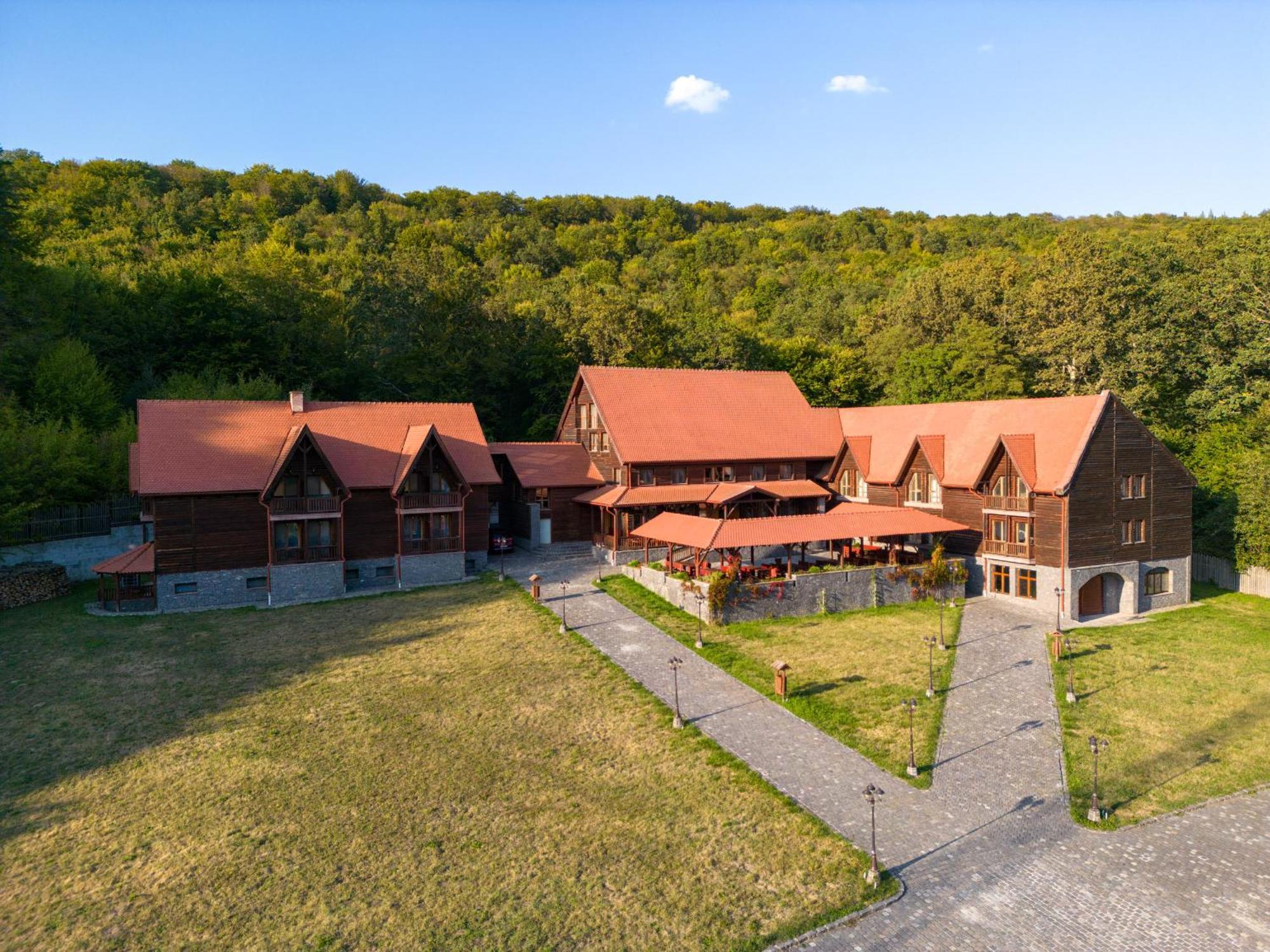 5.Evszak Hotel Sfantu Gheorghe  Exterior photo